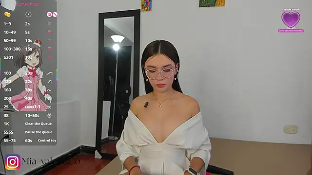 MarioandMia online show from November 14, 2025, 8:34 pm