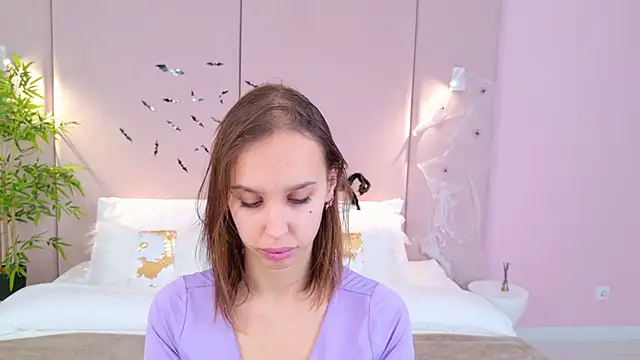 SandraTucker online show from November 3, 2025, 3:01 am