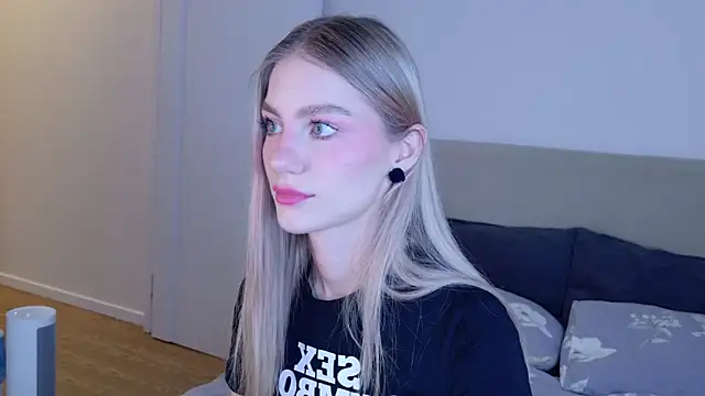 GabriellaOlsen online show from November 22, 2025, 11:42 am