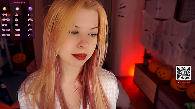 LynetHakes online show from October 24, 2025, 4:22 am