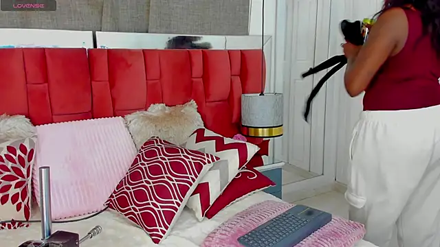 NatyParker online show from November 4, 2025, 2:21 pm