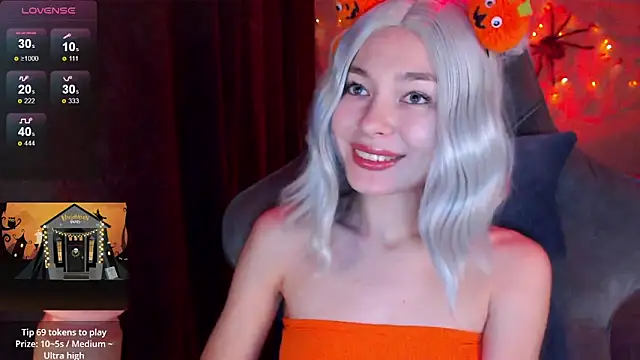 Ohmy Nora  online show from October 31, 2025, 7:21 pm