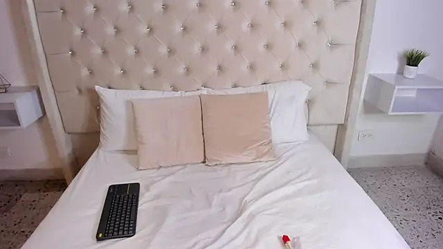 bella bloomg online show from February 21, 2025, 10:48 pm