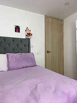 KarlaWild online show from December 5, 2025, 11:42 am