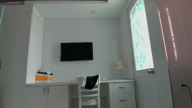 Yuki miiii online show from April 18, 2026, 6:16 am