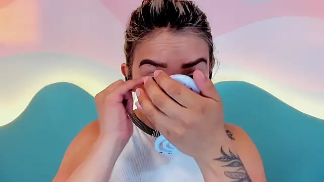 Lannajansen online show from December 19, 2025, 1:46 pm