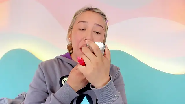 Lannajansen online show from November 18, 2025, 2:53 pm