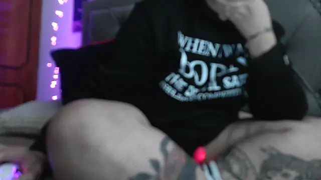 bunnyfox420 online show from December 15, 2025, 6:25 pm