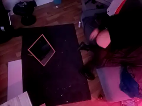 sandrahoeslut online show from March 12, 2025, 5:57 am