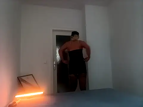 sandrahoeslut online show from January 23, 2025, 1:02 pm