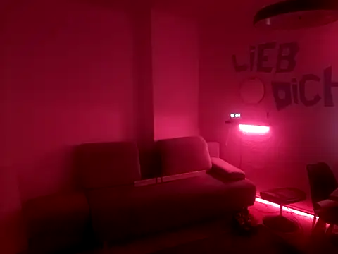 sandrahoeslut online show from March 11, 2025, 12:06 pm