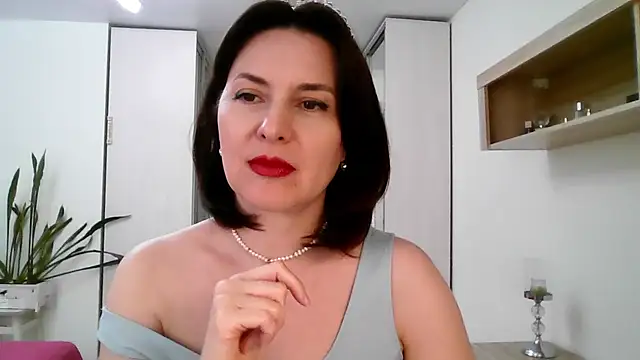 Victoria Glam online show from April 14, 2026, 2:00 pm