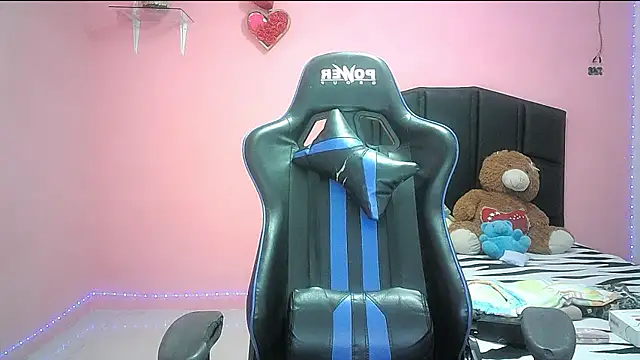 mariana0x online show from January 11, 2026, 2:24 pm