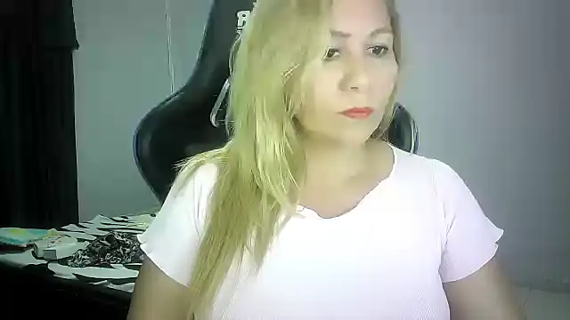 mariana0x online show from November 10, 2025, 10:48 pm