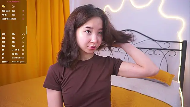 VeronaCritchlow online show from April 8, 2026, 7:54 am