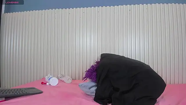 Madeline Cooper08 online show from February 8, 2025, 10:51 pm