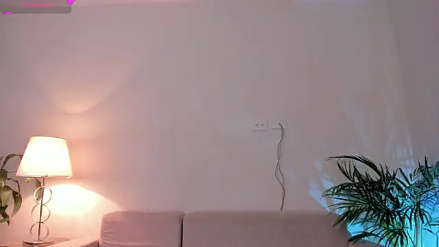 Hannah Jonhson online show from April 10, 2026, 3:46 am