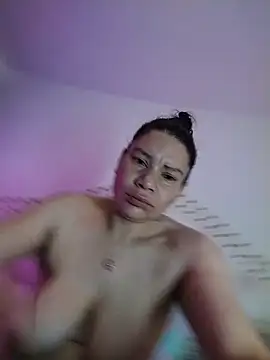 isabelajonesgl online show from December 2, 2025, 3:47 pm