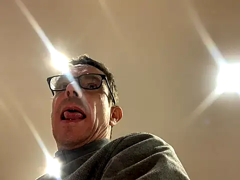 Snapshot of Kenhornu chatting on November 24, 2025, 5:02 pm Kenhornu online show from November 24, 2025, 5:02 pm