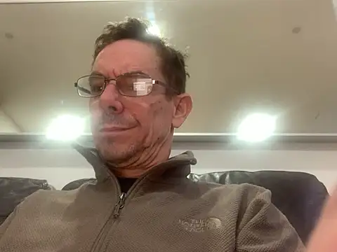 Snapshot of Kenhornu chatting on February 10, 2026, 2:38 pm Kenhornu online show from February 10, 2026, 2:38 pm