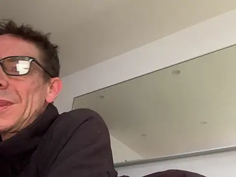 Snapshot of Kenhornu chatting on March 15, 2026, 5:09 pm Kenhornu online show from March 15, 2026, 5:09 pm