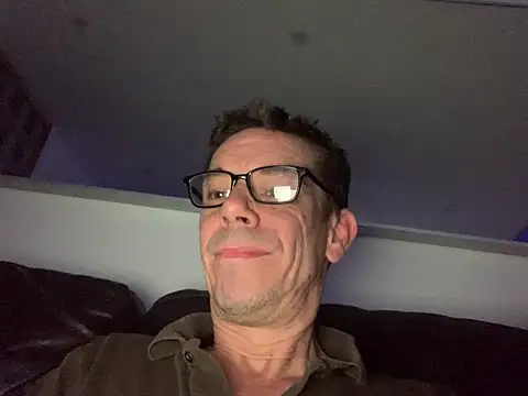 Snapshot of Kenhornu chatting on March 5, 2026, 11:10 pm Kenhornu online show from March 5, 2026, 11:10 pm