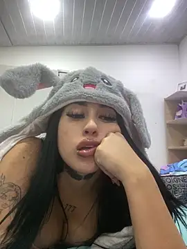 Girl milk7 online show from March 19, 2025, 7:29 am