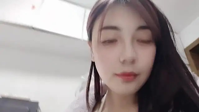 Snapshot of Song_99 chatting on February 27, 2025, 5:37 pm Song 99 online show from February 27, 2025, 5:37 pm