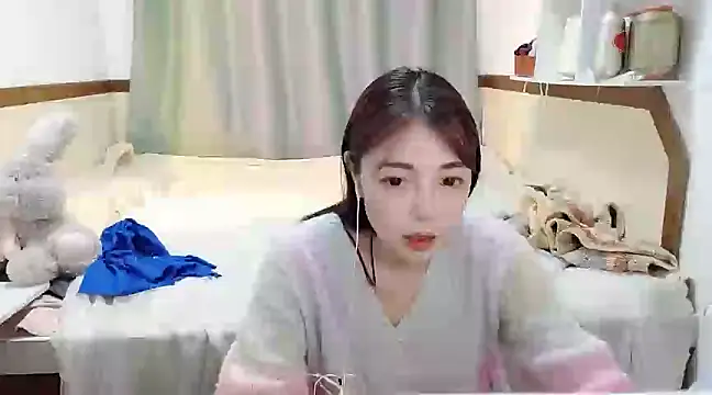 Snapshot of Song_99 chatting on February 16, 2025, 6:21 pm Song 99 online show from February 16, 2025, 6:21 pm