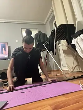 bunnythetailor online show from February 11, 2026, 8:09 pm