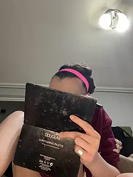 bunnythetailor online show from February 19, 2026, 9:12 pm