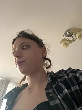 bunnythetailor online show from February 26, 2025, 6:51 am