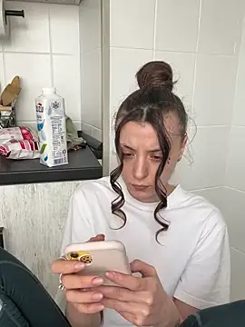 bunnythetailor online show from February 17, 2025, 9:56 am