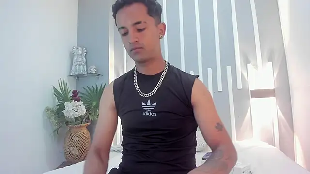 Nikki and Mayk online show from February 18, 2026, 2:42 am