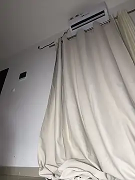 Snapshot of Boneca25 chatting on March 7, 2026, 8:58 pm Boneca25 online show from March 7, 2026, 8:58 pm