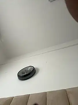 Snapshot of Boneca25 chatting on March 31, 2026, 8:49 am Boneca25 online show from March 31, 2026, 8:49 am