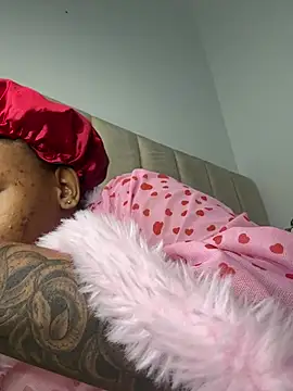 Snapshot of Boneca25 chatting on April 13, 2026, 8:07 am Boneca25 online show from April 13, 2026, 8:07 am