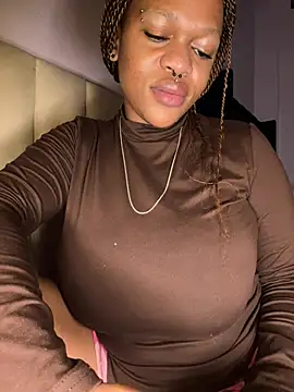 Snapshot of Boneca25 chatting on March 21, 2026, 1:15 pm Boneca25 online show from March 21, 2026, 1:15 pm