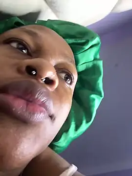 Snapshot of Boneca25 chatting on March 16, 2026, 11:07 pm Boneca25 online show from March 16, 2026, 11:07 pm