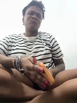 Snapshot of Boneca25 chatting on April 12, 2026, 6:00 pm Boneca25 online show from April 12, 2026, 6:00 pm