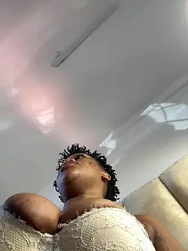 Snapshot of Boneca25 chatting on April 6, 2026, 10:05 am Boneca25 online show from April 6, 2026, 10:05 am