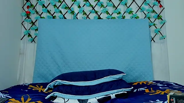 LaelVira 2 online show from March 13, 2025, 8:15 am