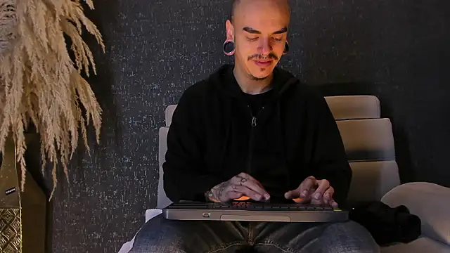 Snapshot of kaletattoo chatting on February 3, 2026, 11:15 am kaletattoo online show from February 3, 2026, 11:15 am