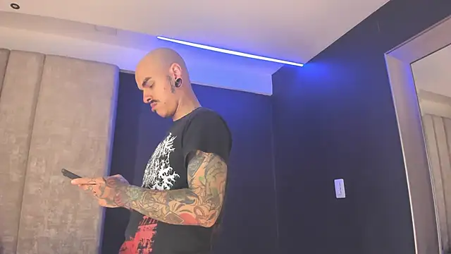 Snapshot of kaletattoo chatting on February 15, 2026, 12:04 pm kaletattoo online show from February 15, 2026, 12:04 pm