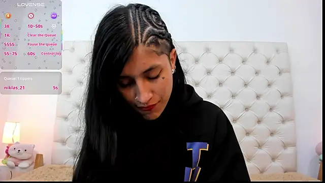 esmeralda06 online show from April 15, 2026, 7:58 pm