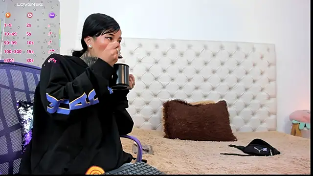 esmeralda06 online show from April 17, 2026, 2:20 pm