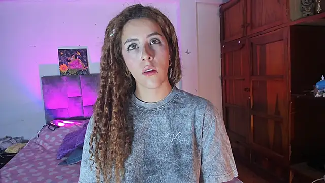 Isangel  online show from September 29, 2025, 3:02 am