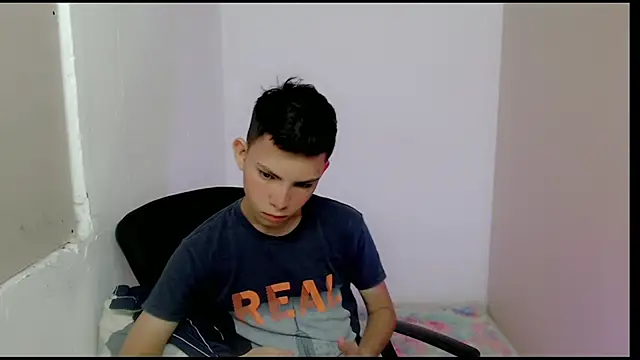 Snapshot of Alexxx_lov chatting on March 7, 2025, 12:34 pm Alexxx lov online show from March 7, 2025, 12:34 pm