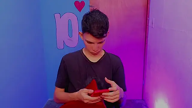 Snapshot of Alexxx_lov chatting on February 28, 2026, 12:27 pm Alexxx lov online show from February 28, 2026, 12:27 pm