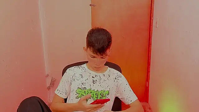 Snapshot of Alexxx_lov chatting on February 27, 2026, 12:38 pm Alexxx lov online show from February 27, 2026, 12:38 pm